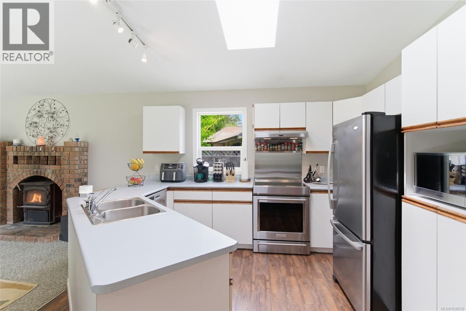 1294 Gilley Cres - Image 2
