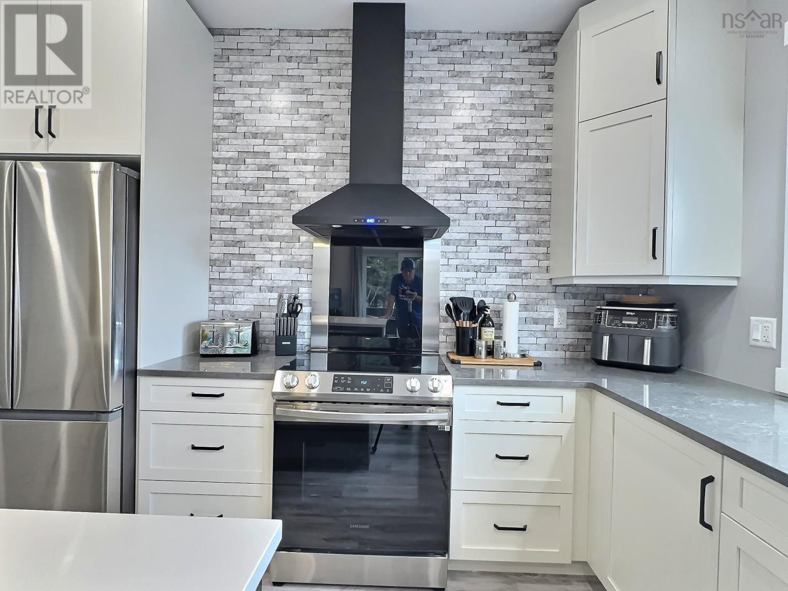 94 Tyler Avenue - 8