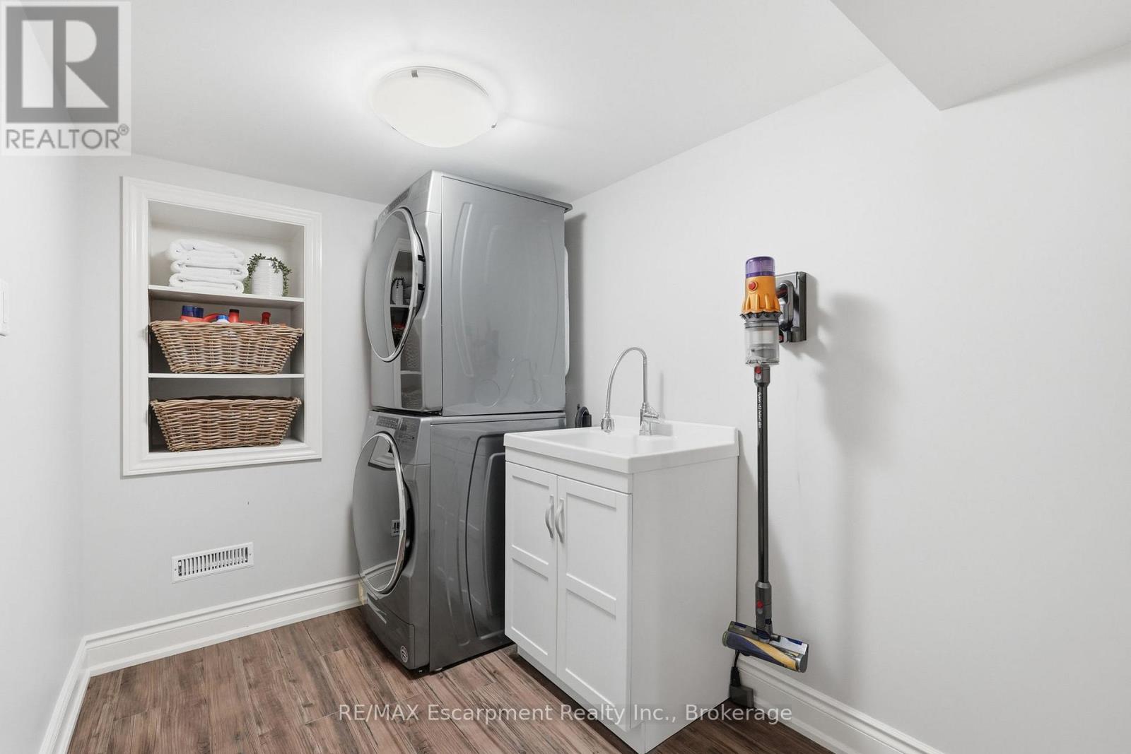 2124 GLENHAMPTON ROAD - 45