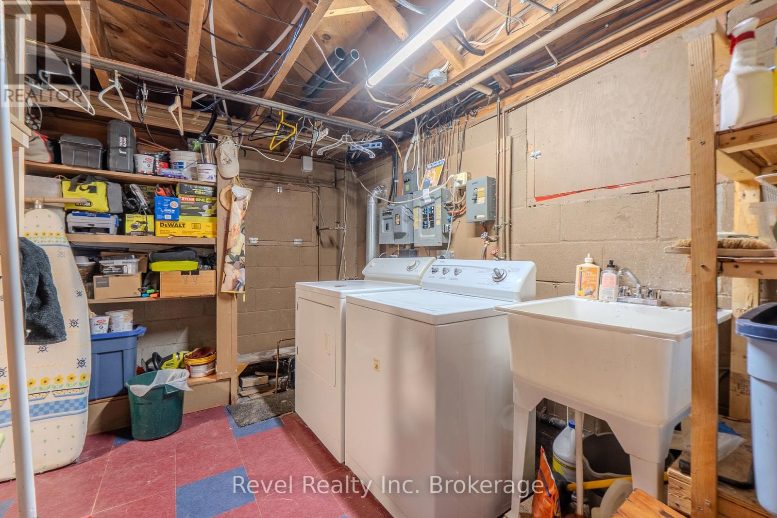 905 PINEWOOD ROAD - 37