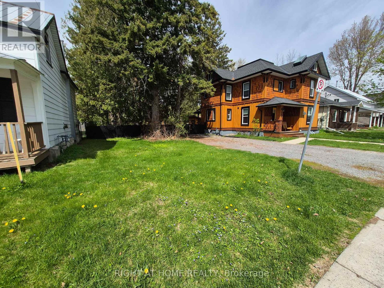 Land for Sale in Arnprior – 250 HARRINGTON STREET, Arnprior – MLS# X12668874 - Image 2