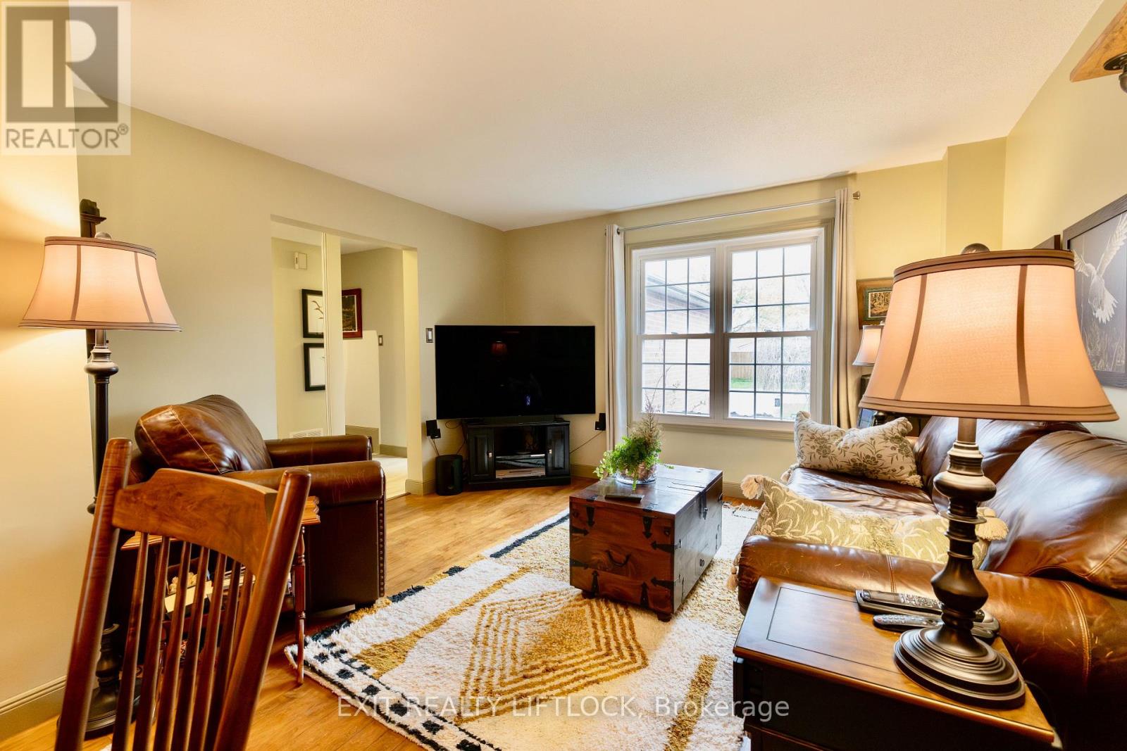 84 HILLHURST CRESCENT - Image 3