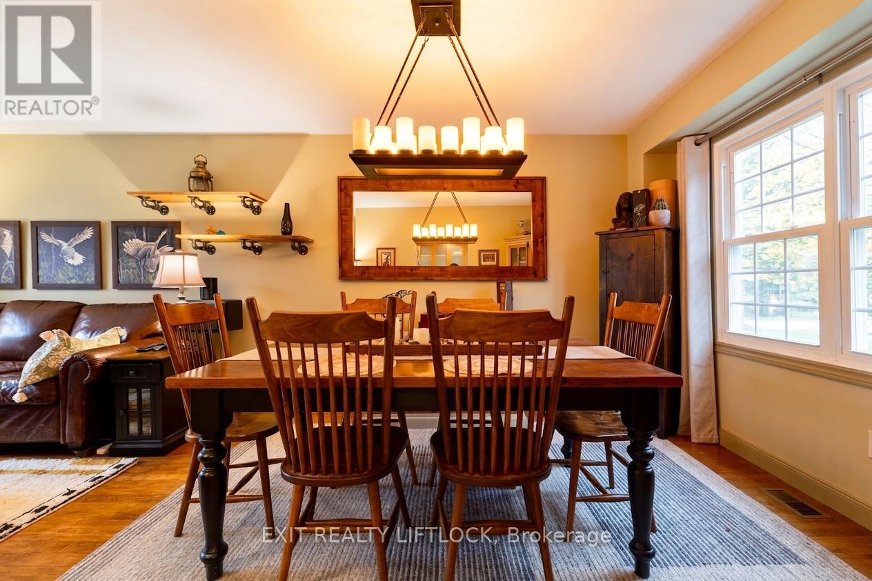 84 HILLHURST CRESCENT - 6