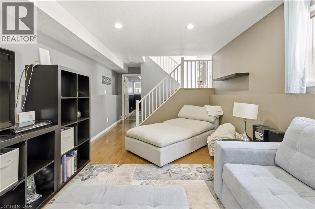 19 MILFOIL Crescent, Kitchener, Ontario, N2E3L2 — Photo 8