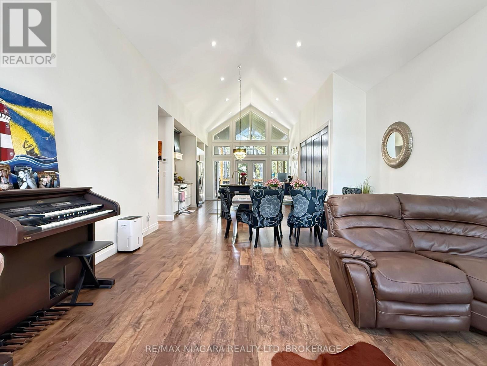8 ADELAIDE STREET - 6