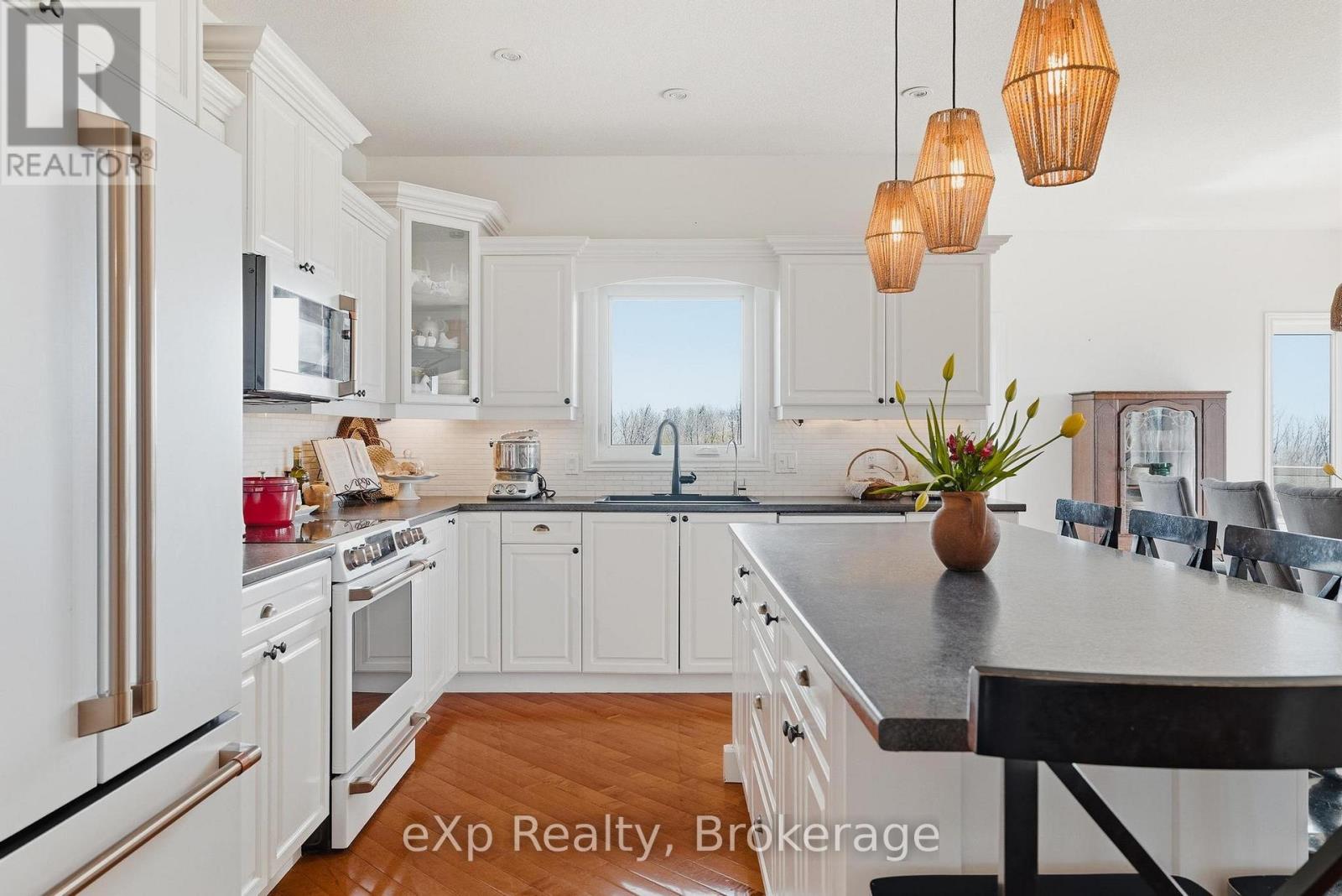 138430 112 GREY ROAD - 12