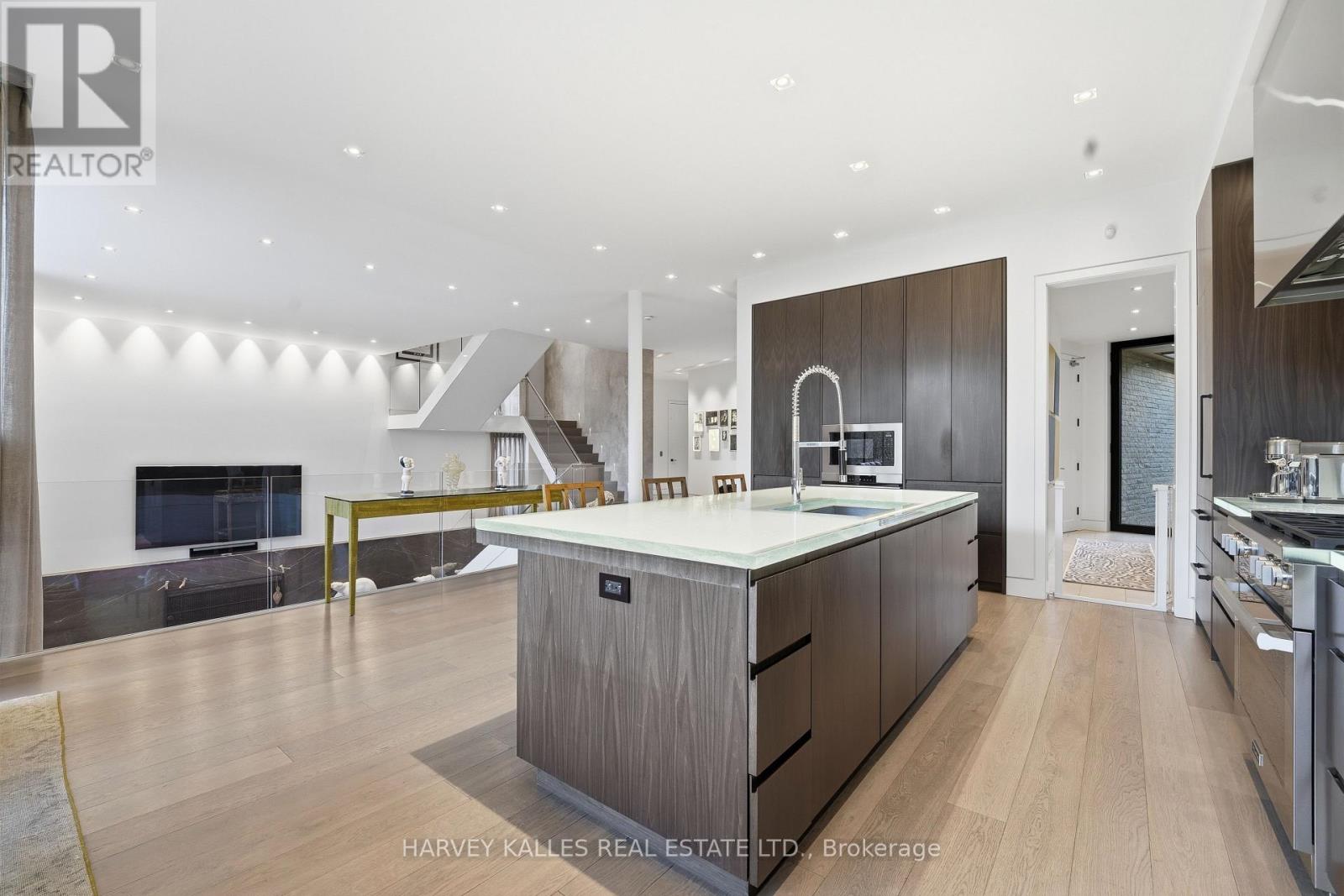 43 HILLHOLM ROAD - 12