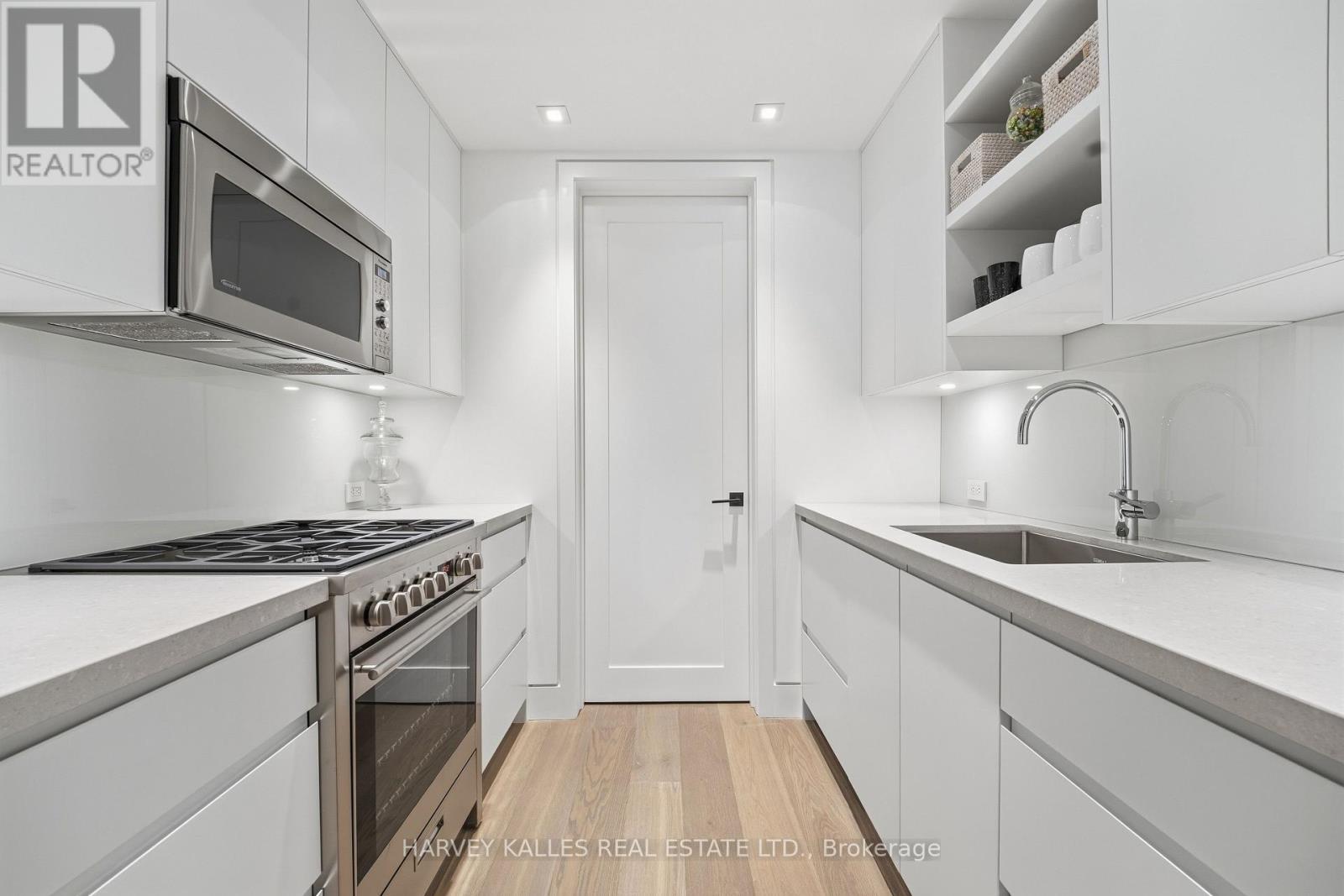 43 HILLHOLM ROAD - 27
