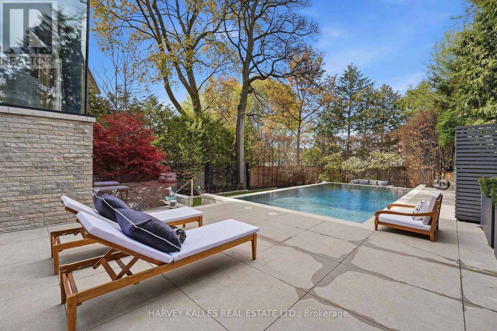 43 HILLHOLM ROAD - 31