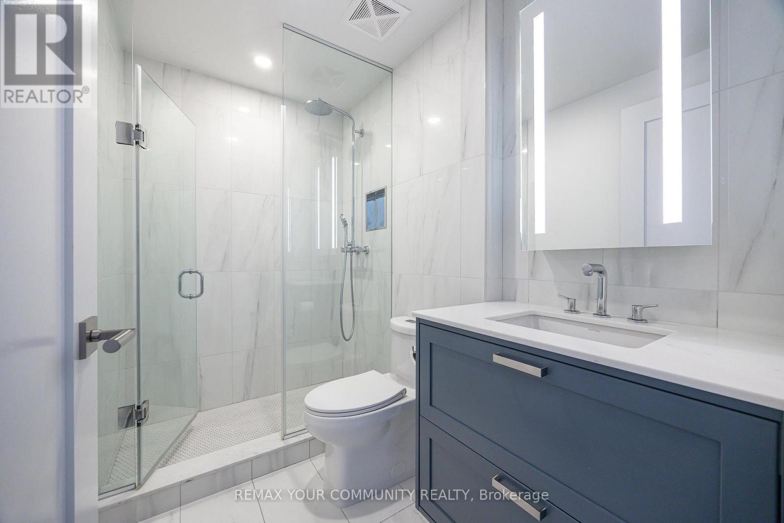 #110 10 INN ON THE PARK DRIVE - 18