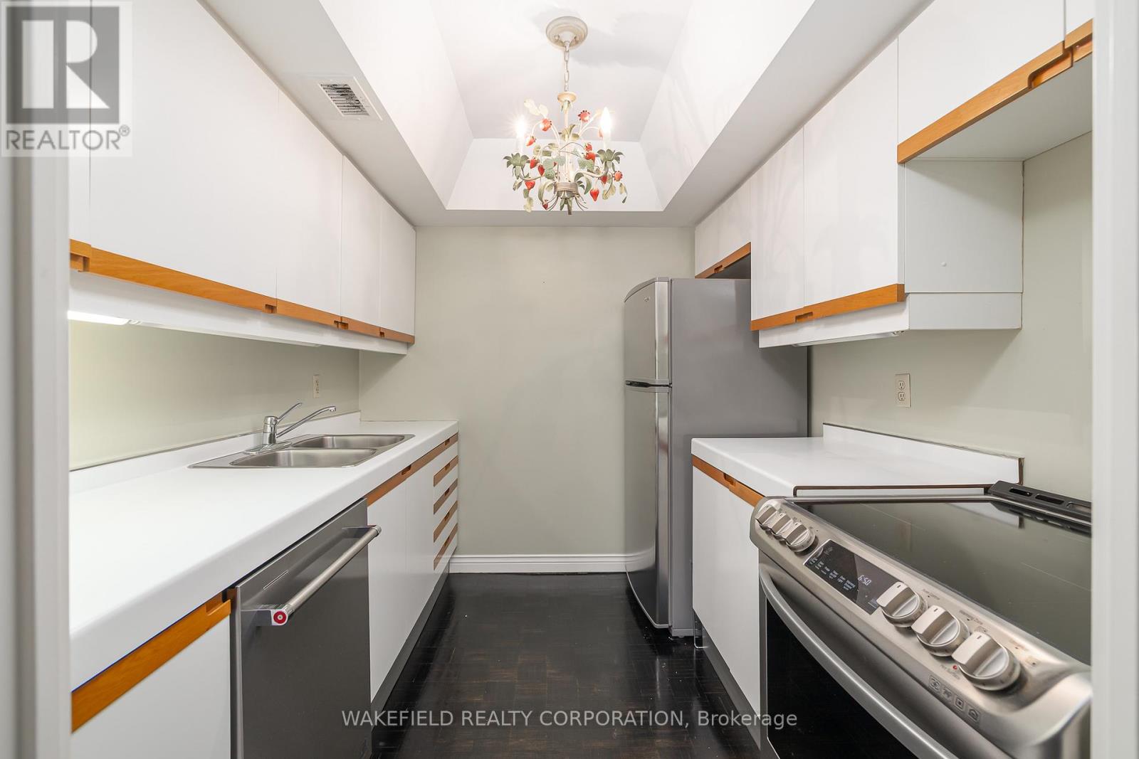 #505 61 ST CLAIR AVENUE W - 19