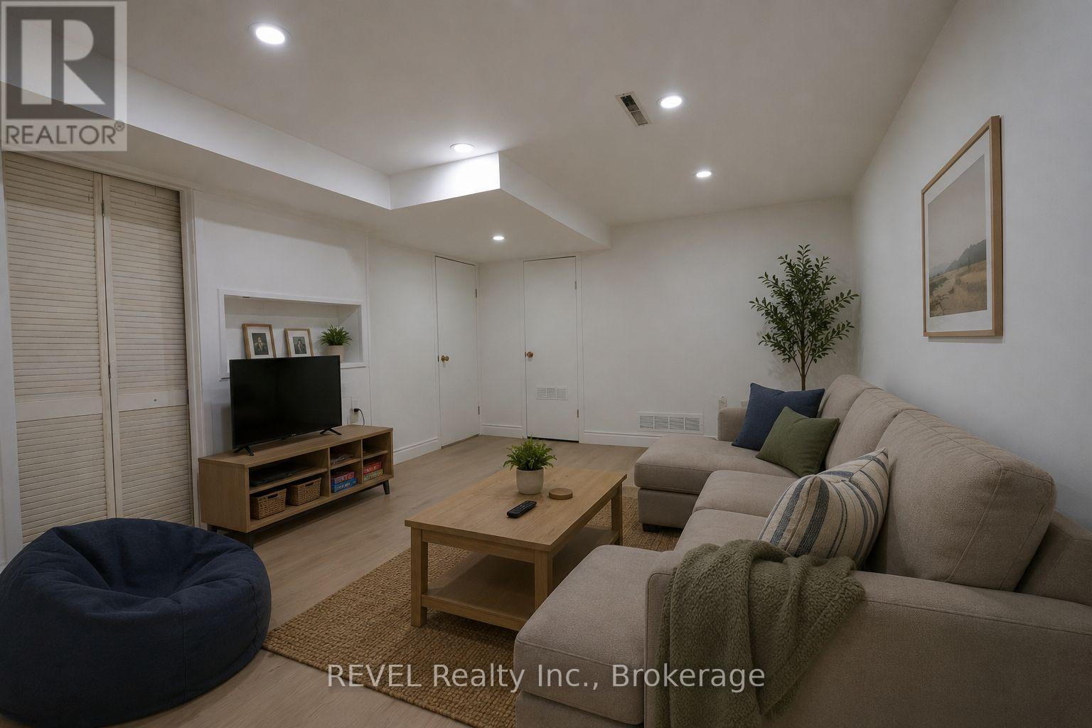 19 WOODINGTON CRESCENT - 26