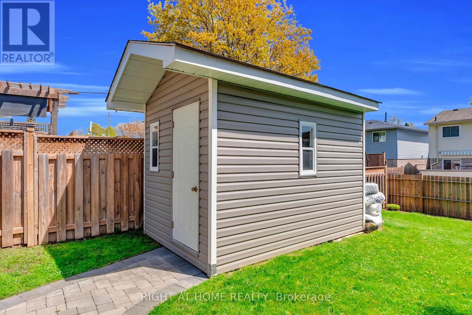 940 GENTRY CRESCENT - 40