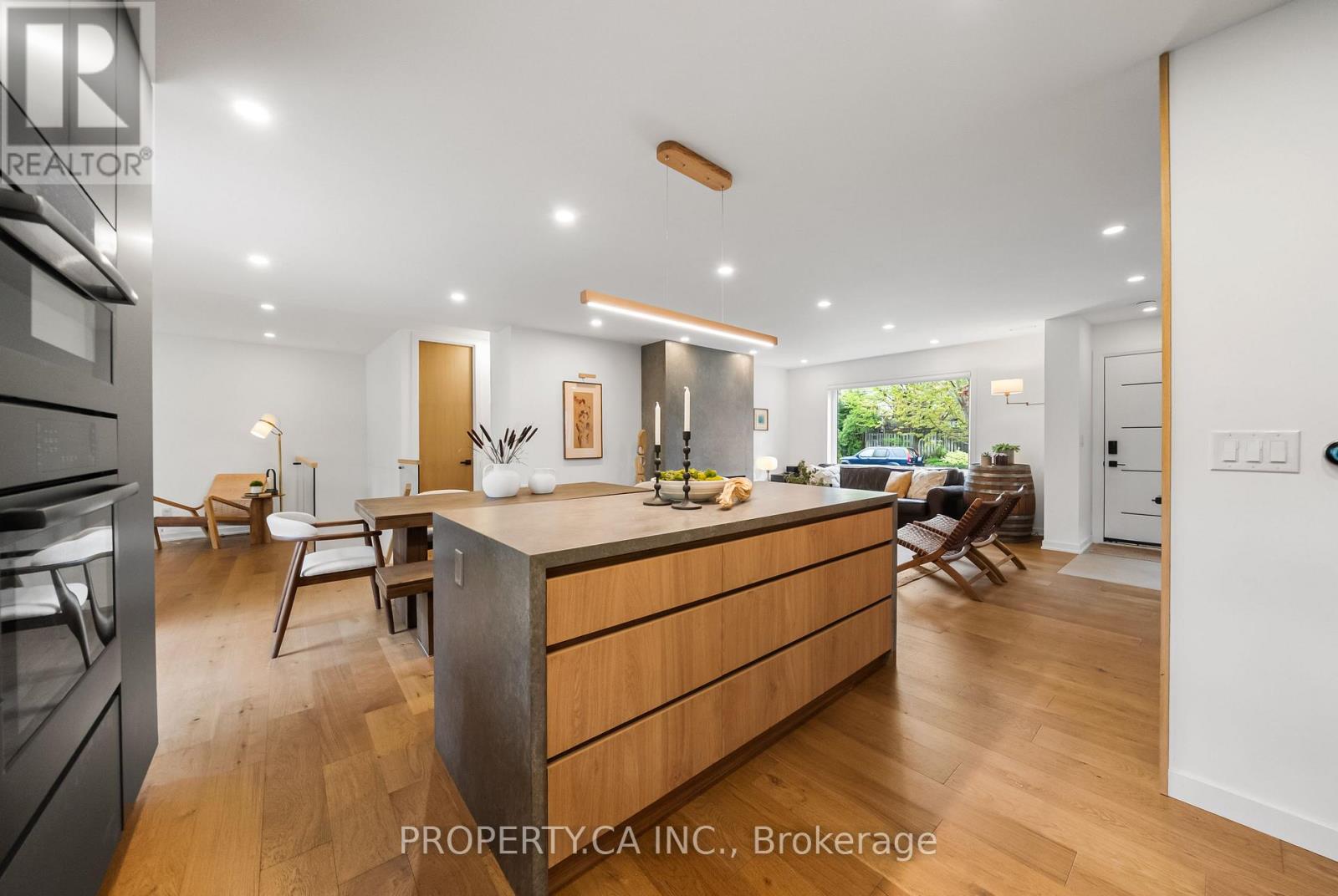 9 MAUGHAN CRESCENT - 13
