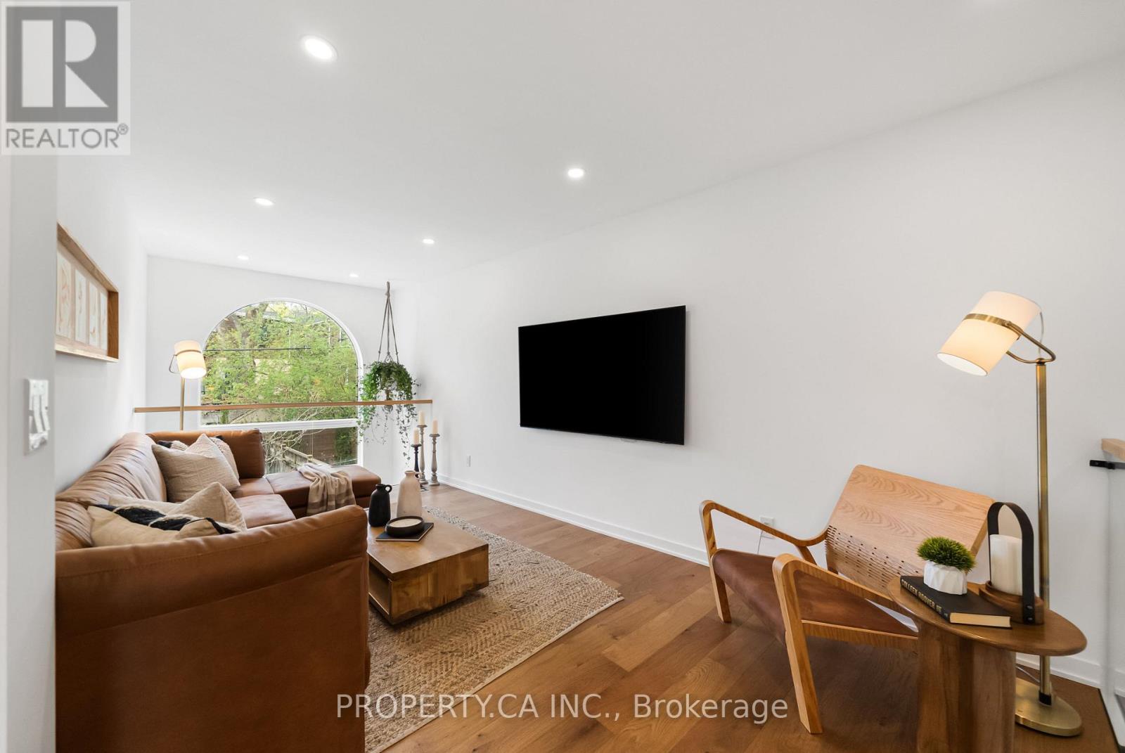 9 MAUGHAN CRESCENT - 19