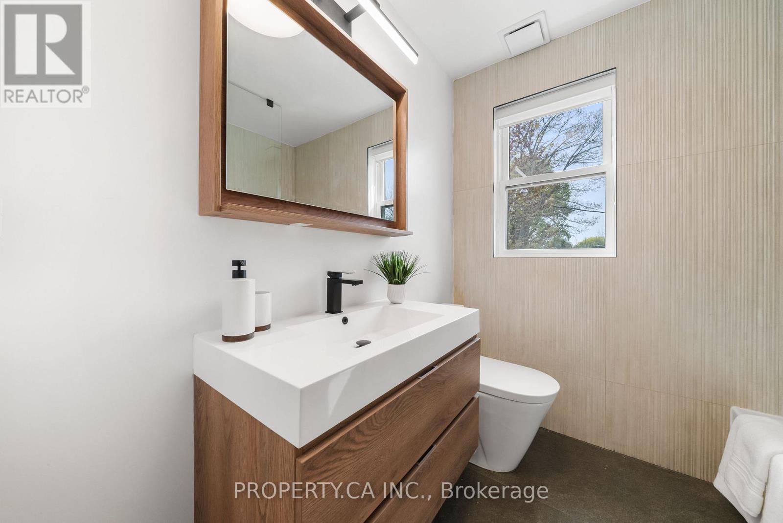 9 MAUGHAN CRESCENT - 38