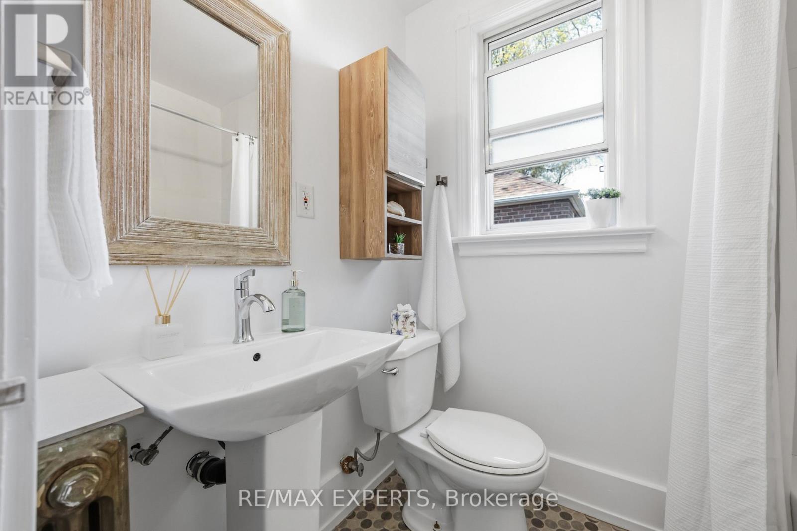 221 CLONMORE DRIVE - 11