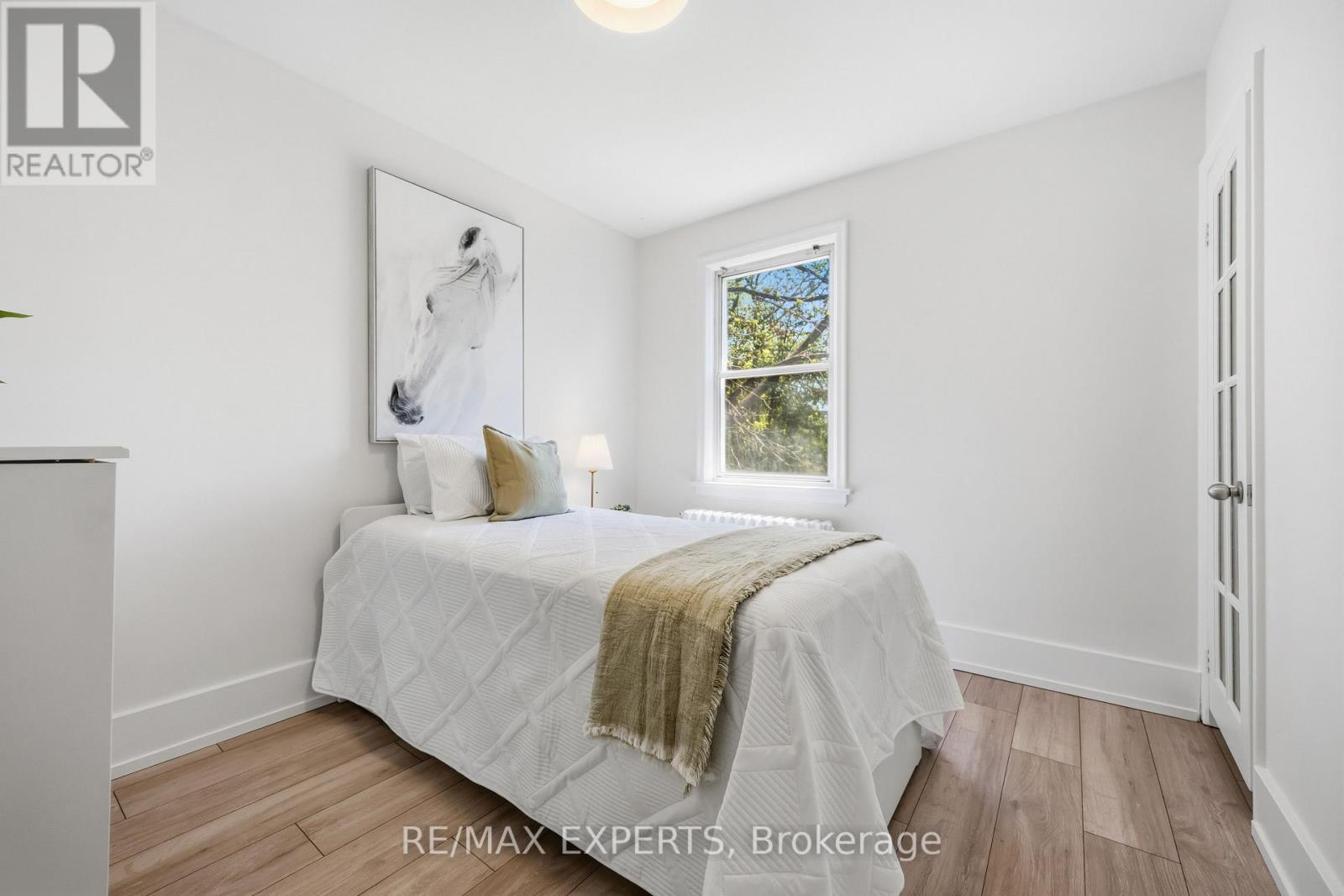 221 CLONMORE DRIVE - 12