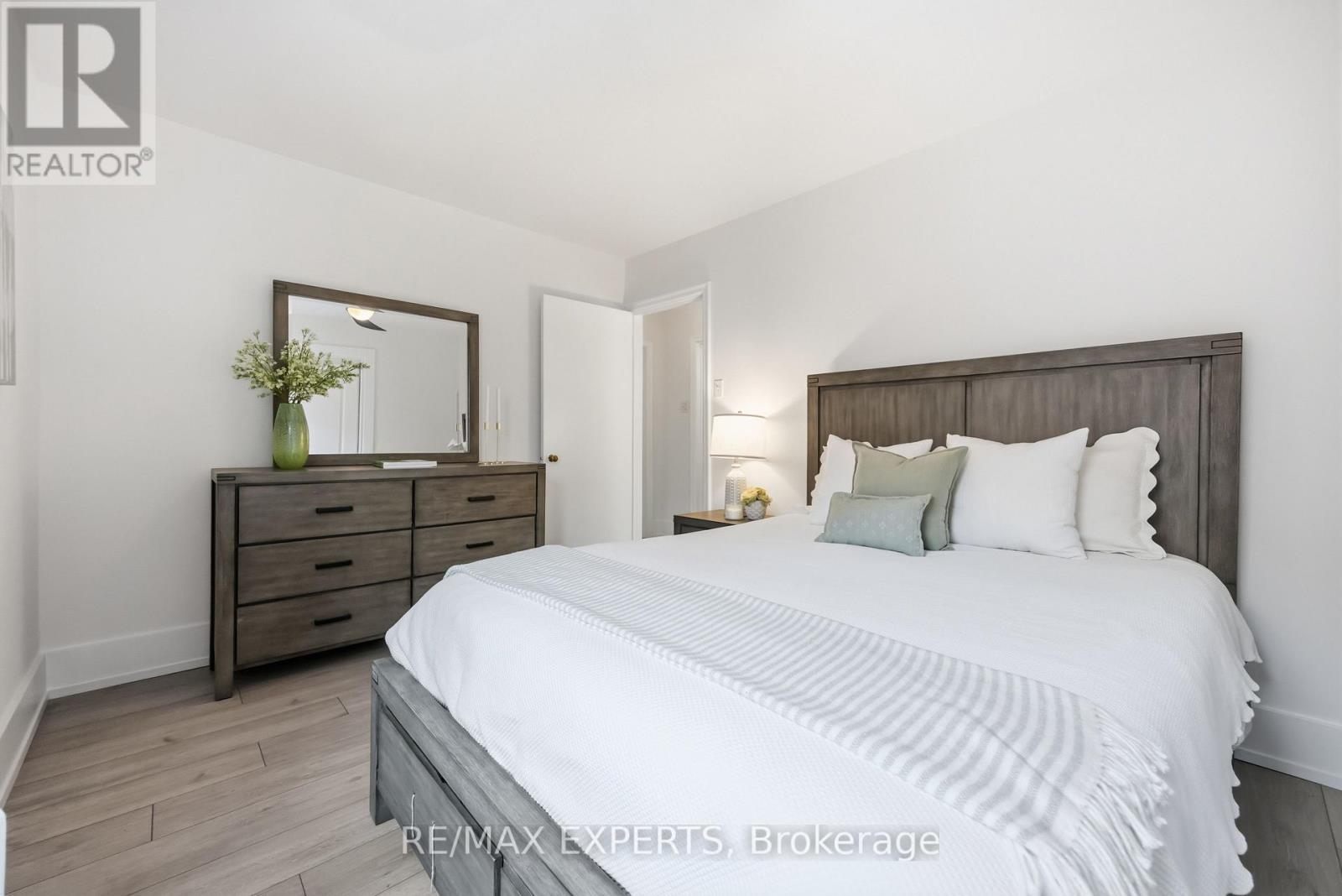 221 CLONMORE DRIVE - 14