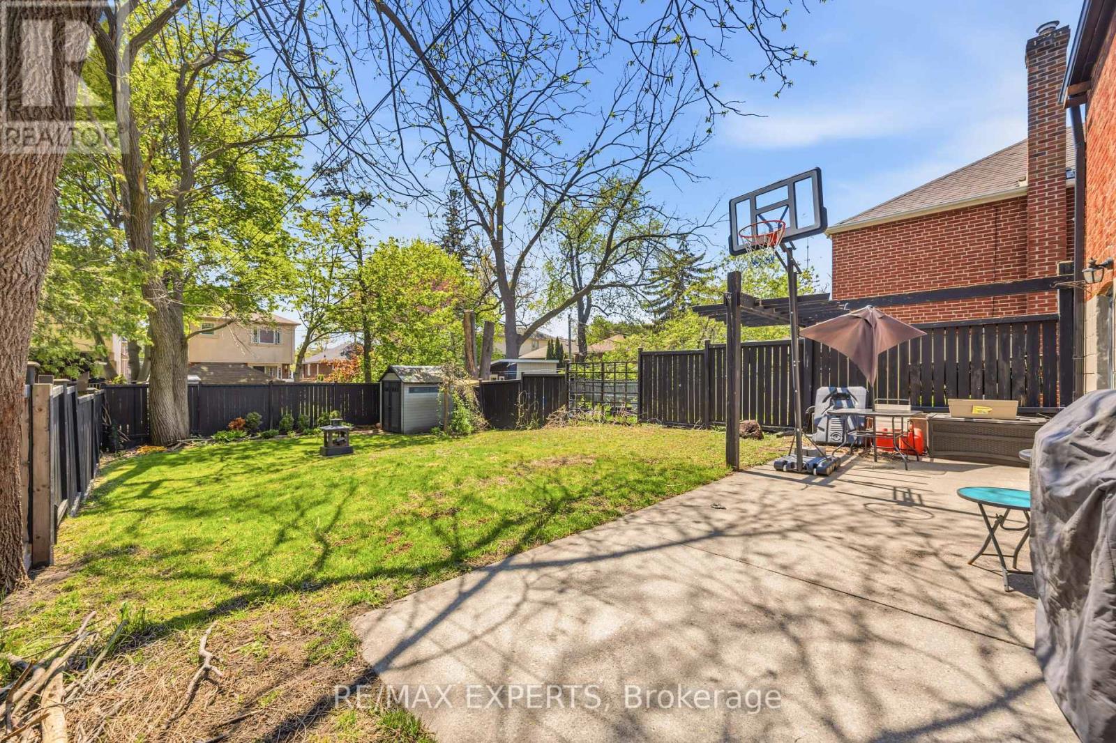221 CLONMORE DRIVE - 24
