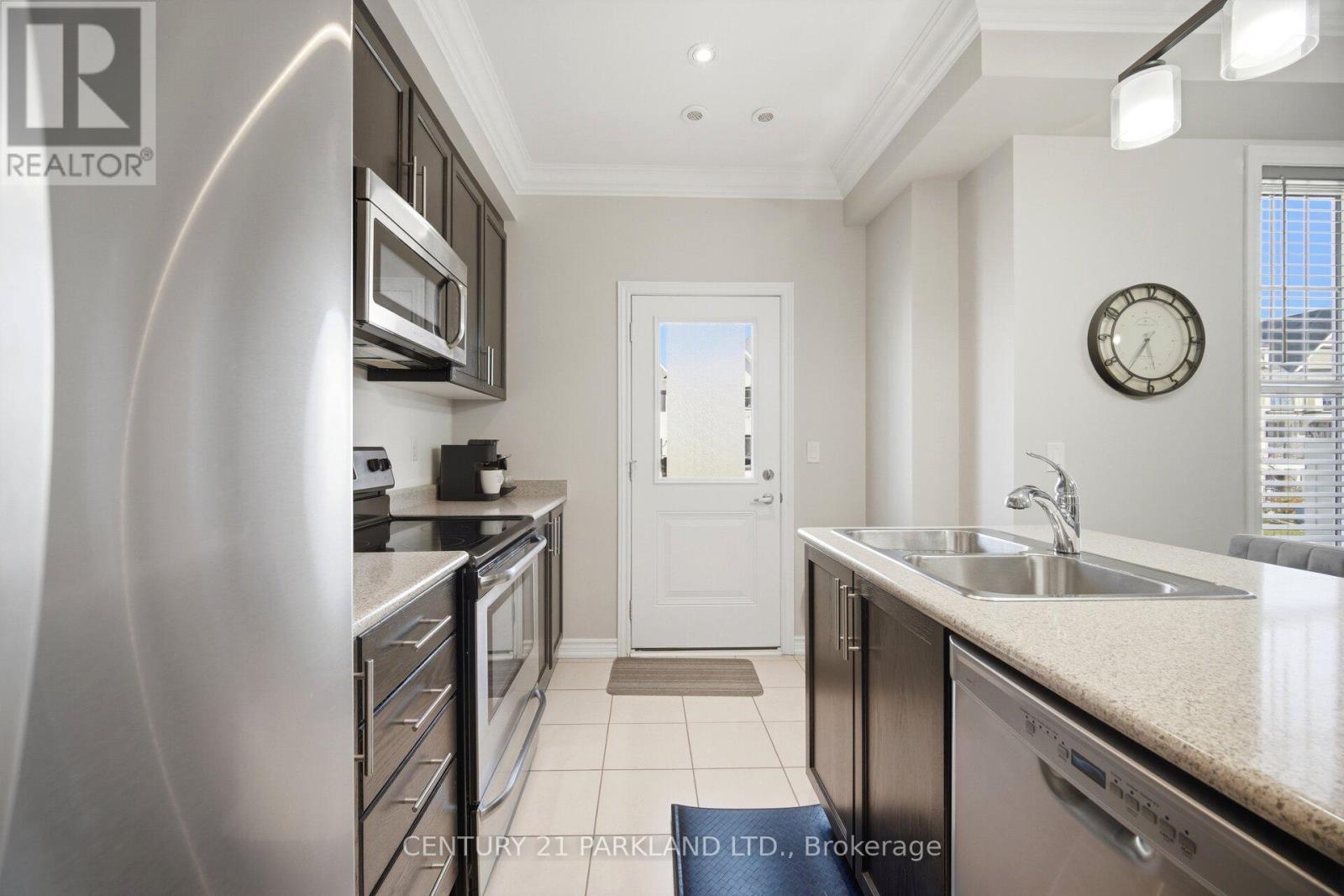 18 WIMSHAW LANE - 17
