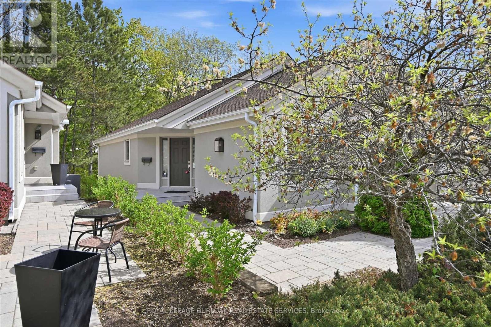 #4 1095 SKYVIEW DRIVE - 2