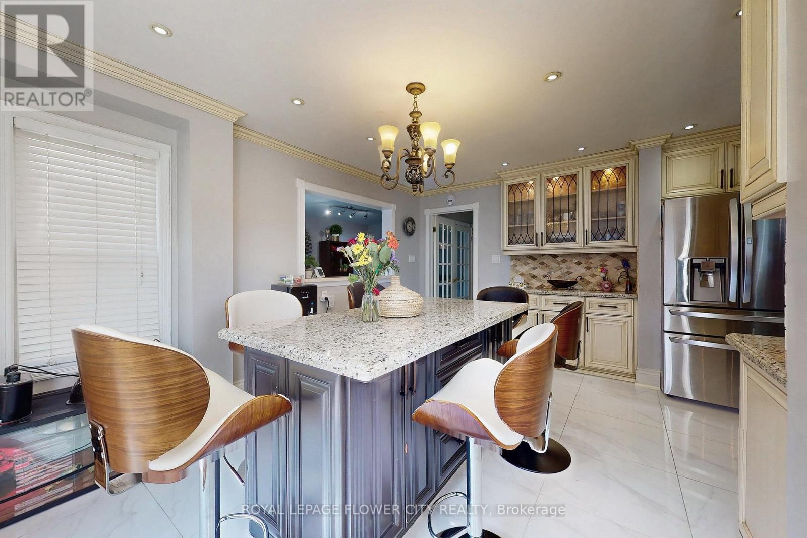 656 ESPRIT CRESCENT - 12
