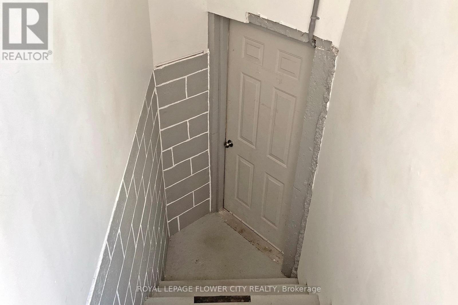 656 ESPRIT CRESCENT - 44