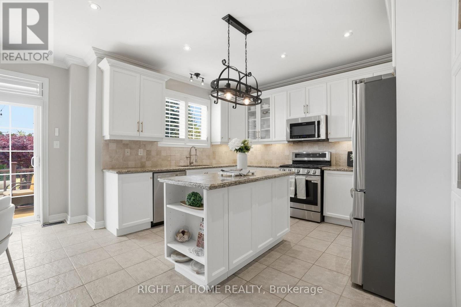 2461 WHISTLING SPRINGS CRESCENT - 11