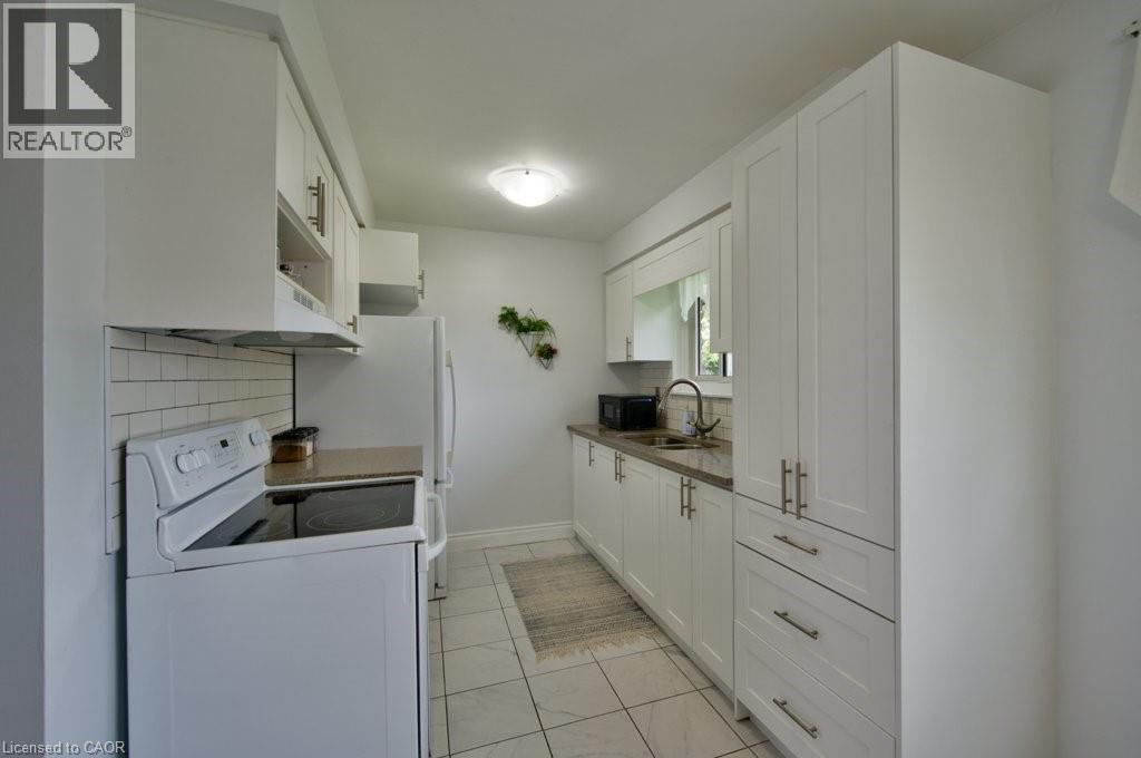 34 WESTWOOD Crescent, Kitchener, Ontario, N2M2L8 — Photo 25