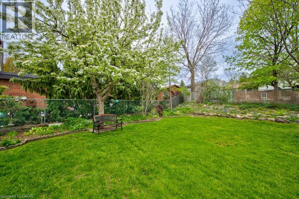 34 WESTWOOD Crescent - 42