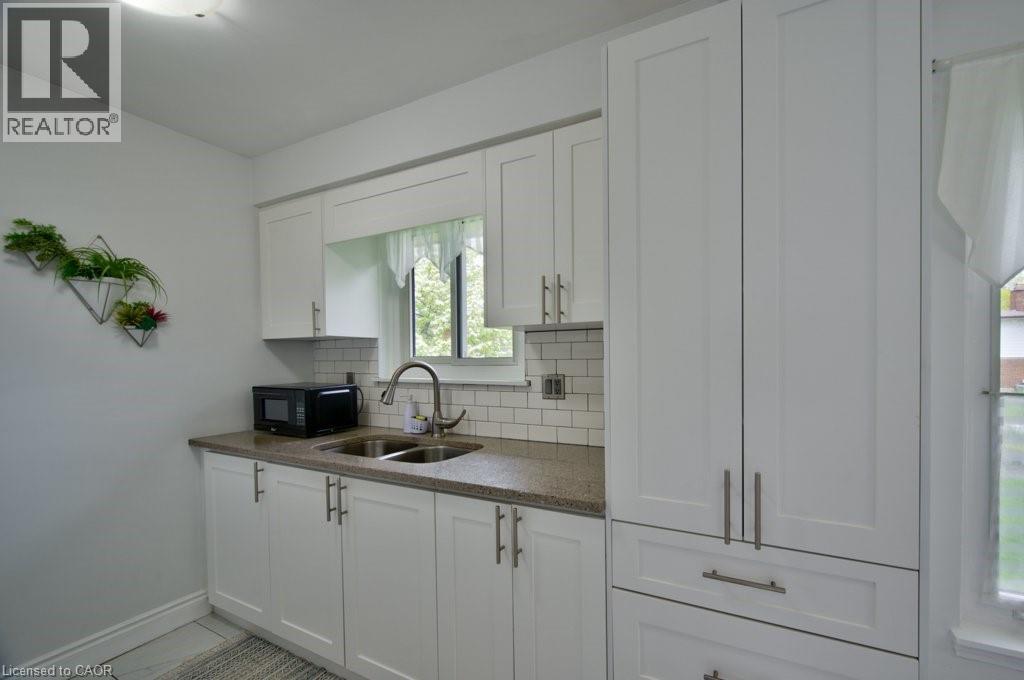 34 WESTWOOD Crescent, Kitchener, Ontario, N2M2L8 — Photo 33