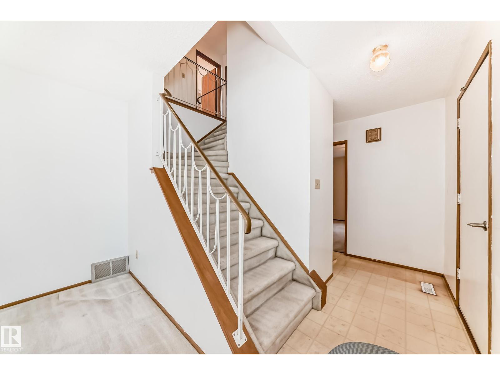 9528 189 ST NW - 20