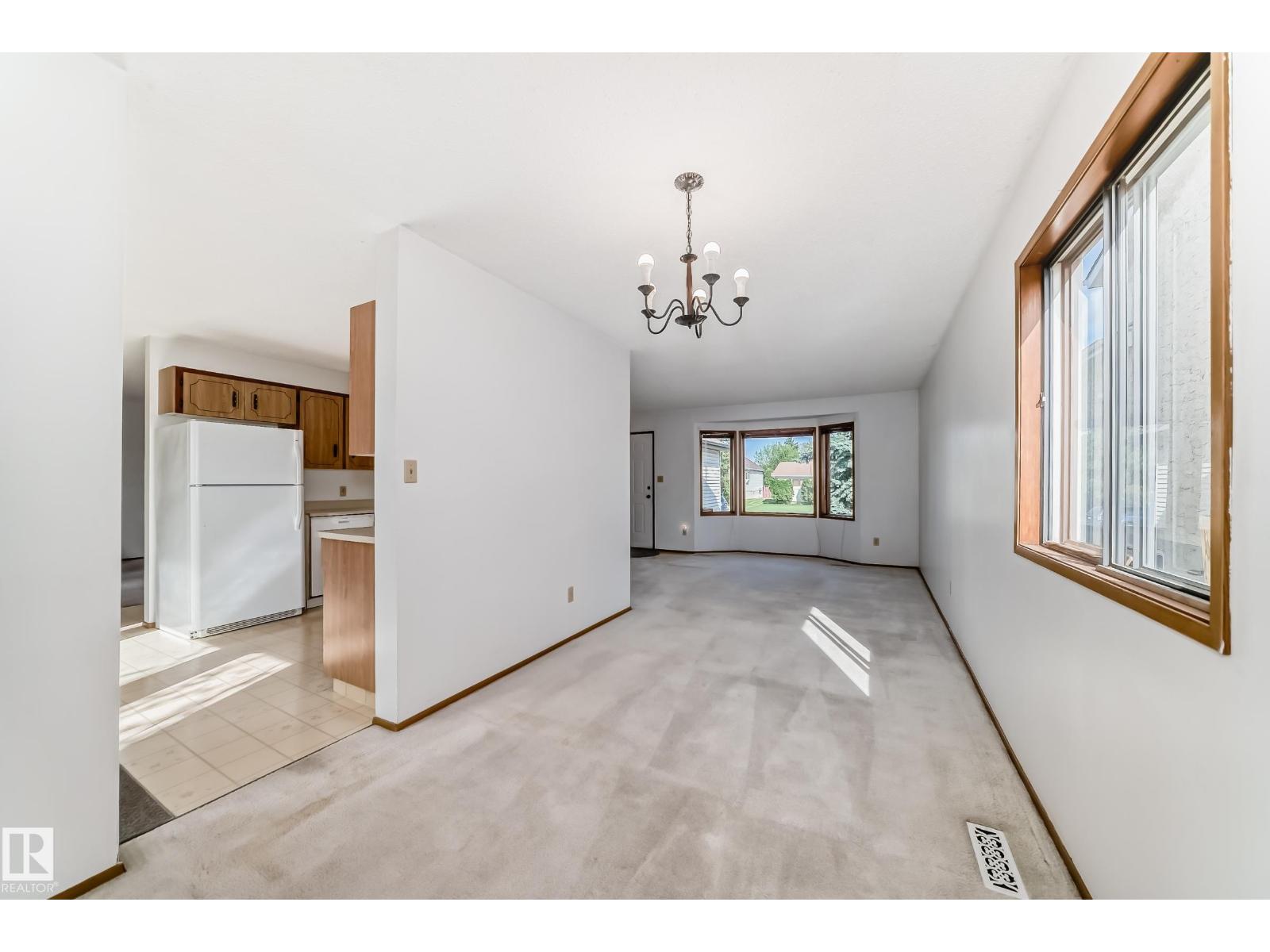 9528 189 ST NW - 7