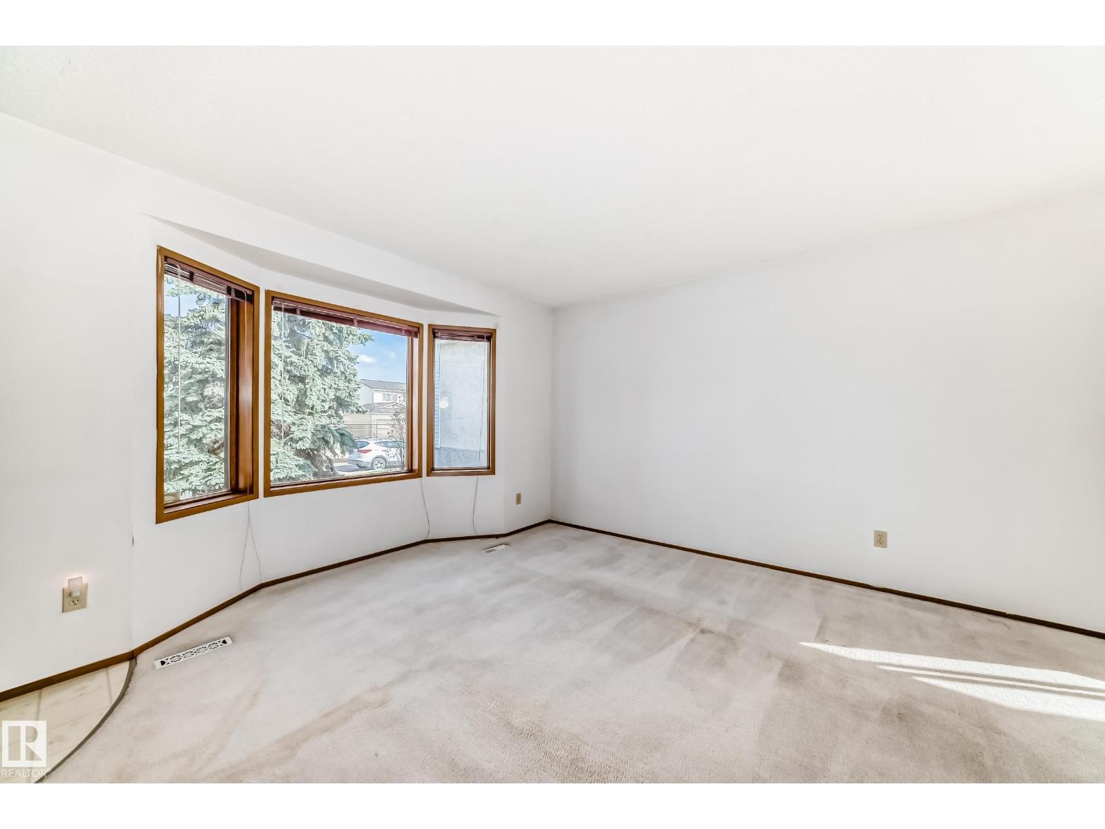 9528 189 ST NW - 4