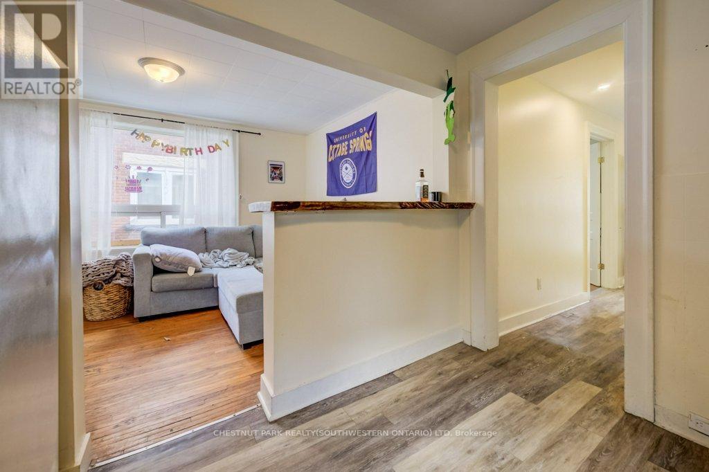 10 MARSHALL STREET - 12