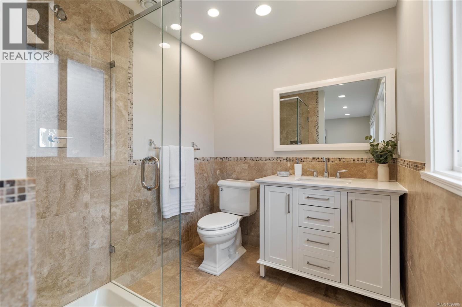 1582 Fremont Pl - 16