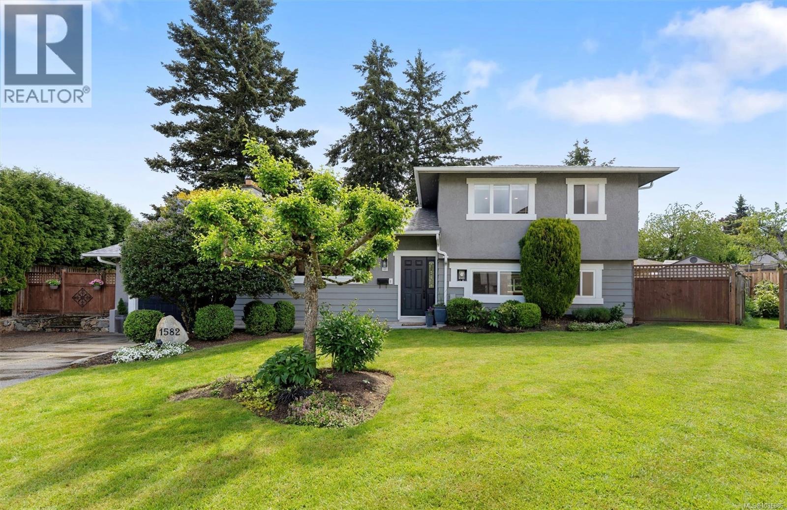 1582 Fremont Pl - 1
