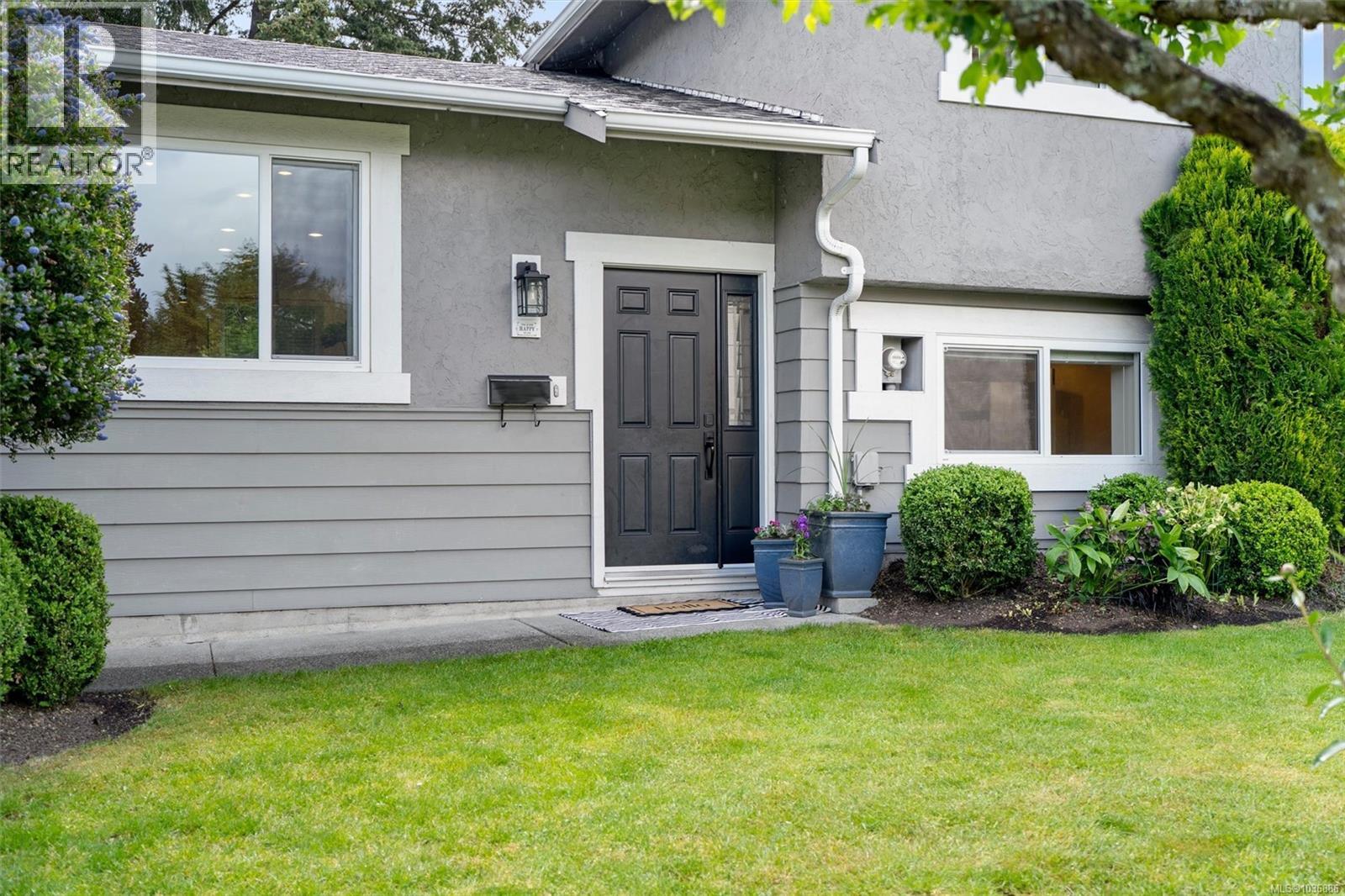 1582 Fremont Pl - Image 3
