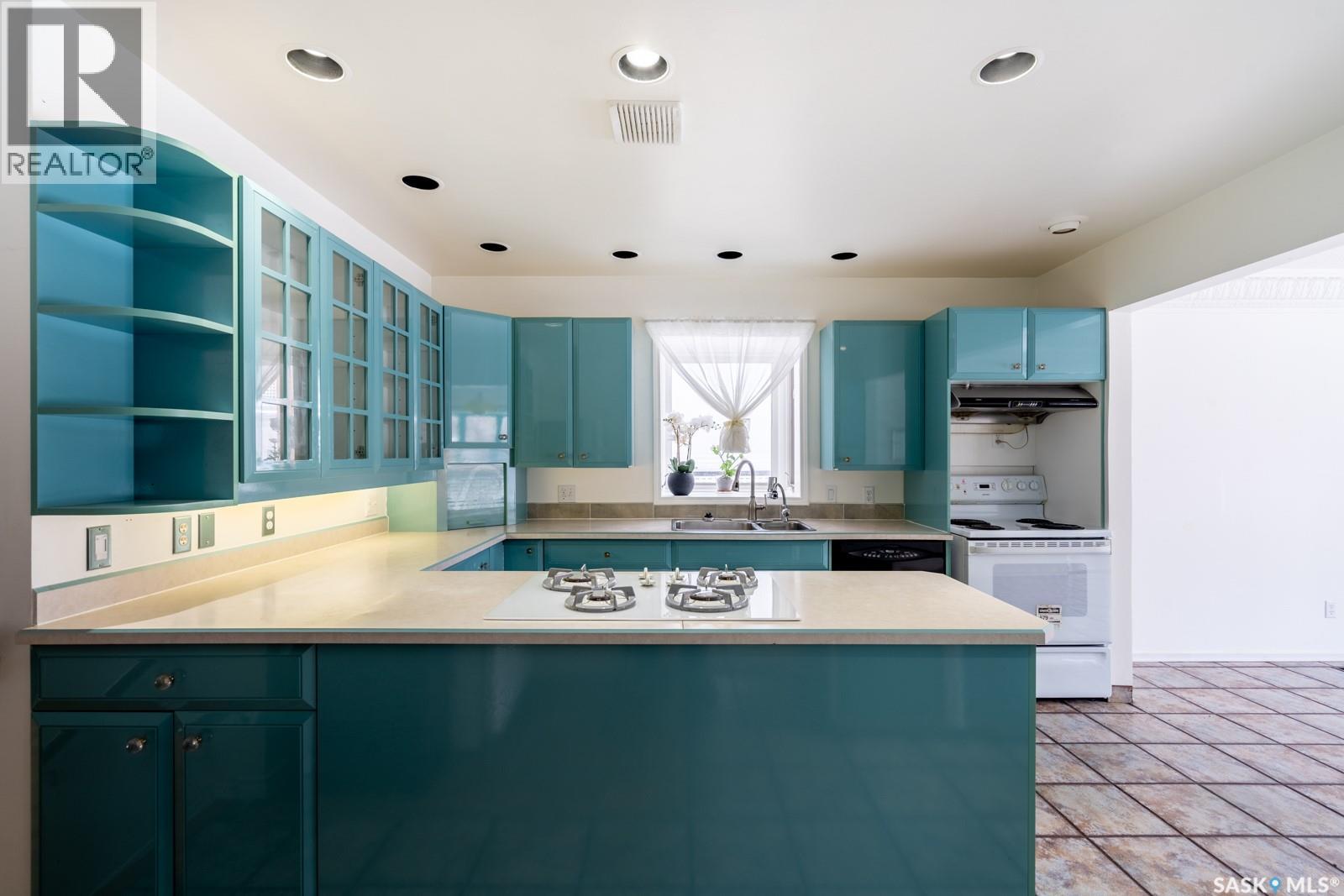 6 Hogarth PLACE - 6