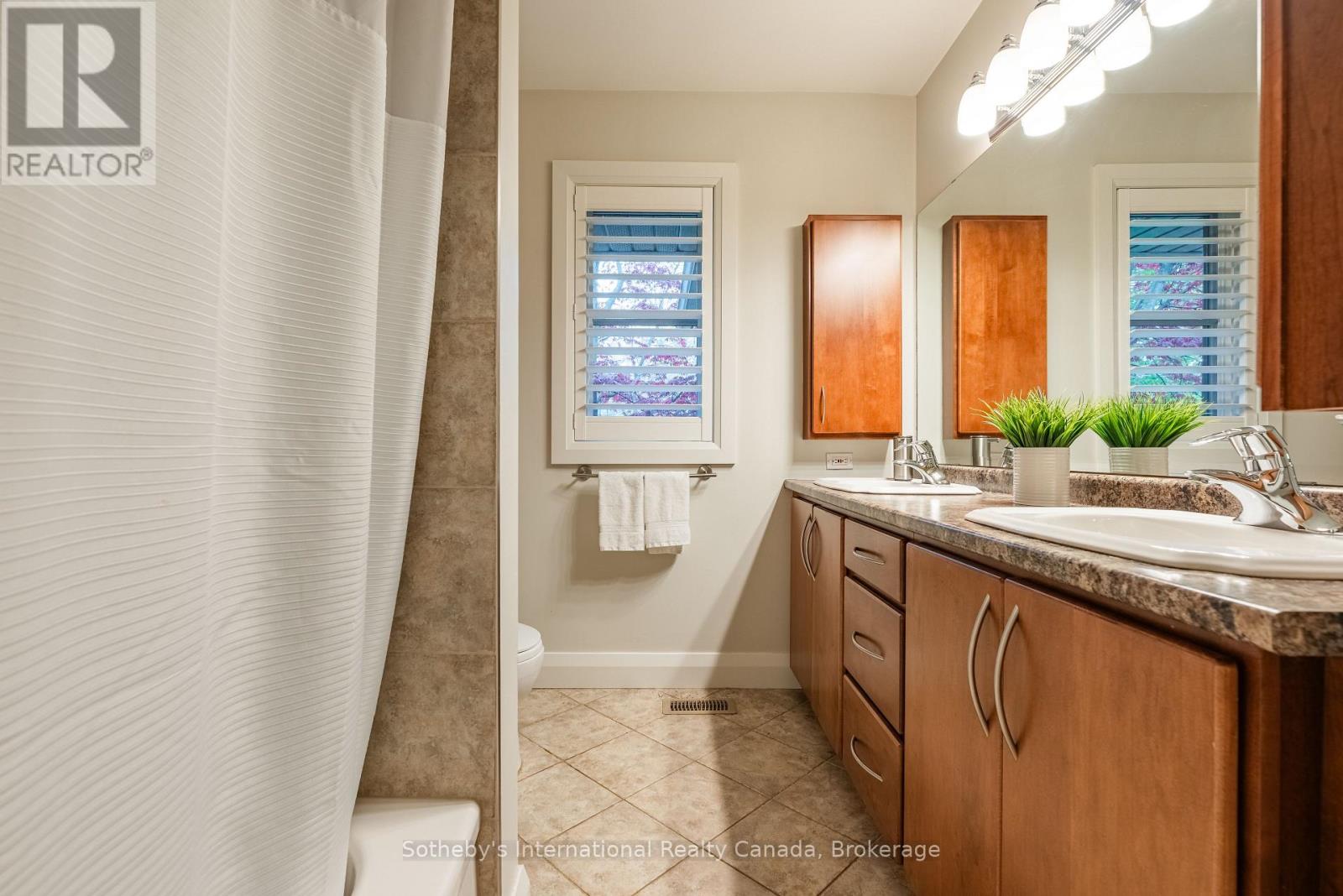 237 BURGUNDY DRIVE - 22