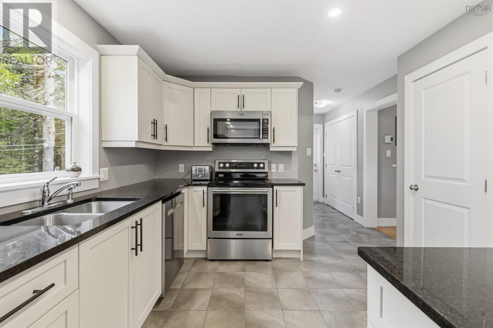 Property 26 of 49 of 176 Clivedon Court