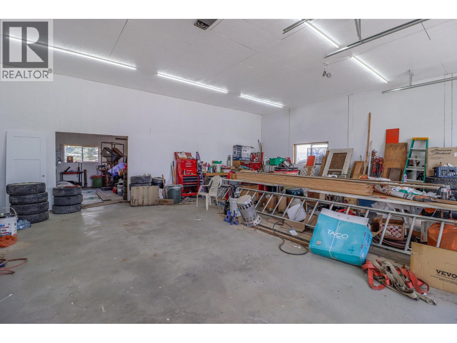 9617 CLEARVIEW Road, Cranbrook