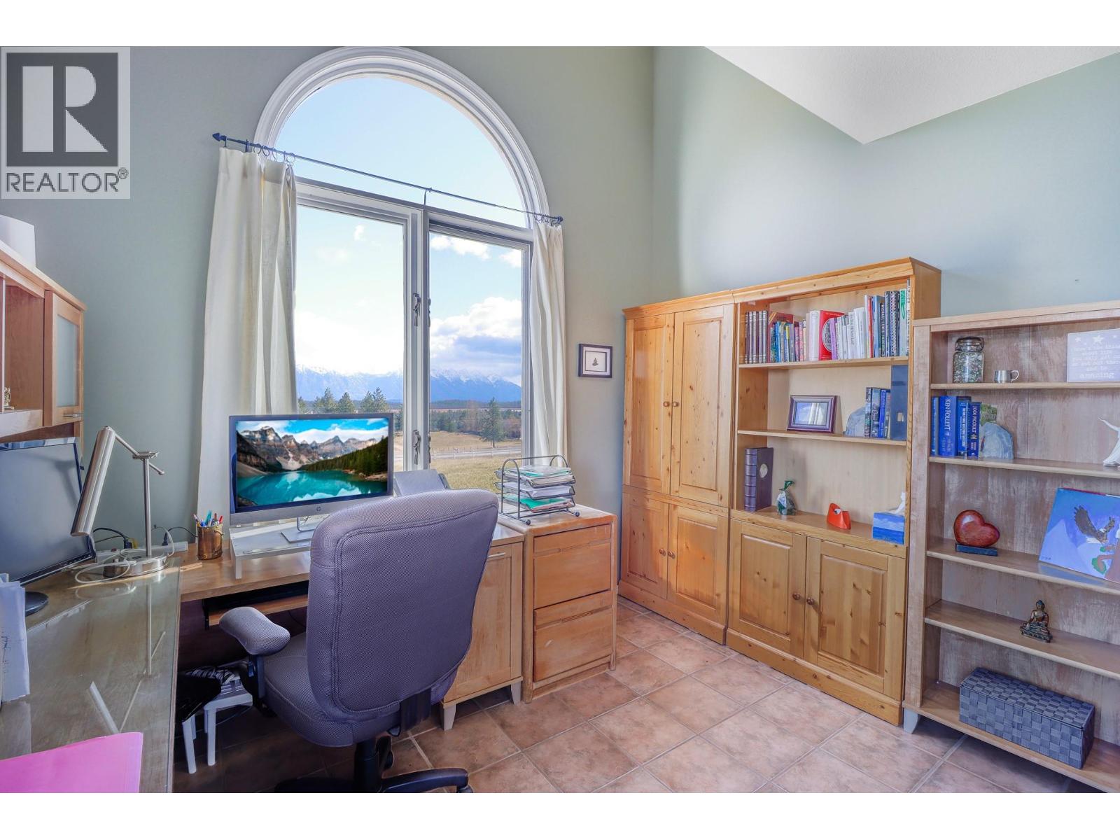 9617 CLEARVIEW Road, Cranbrook