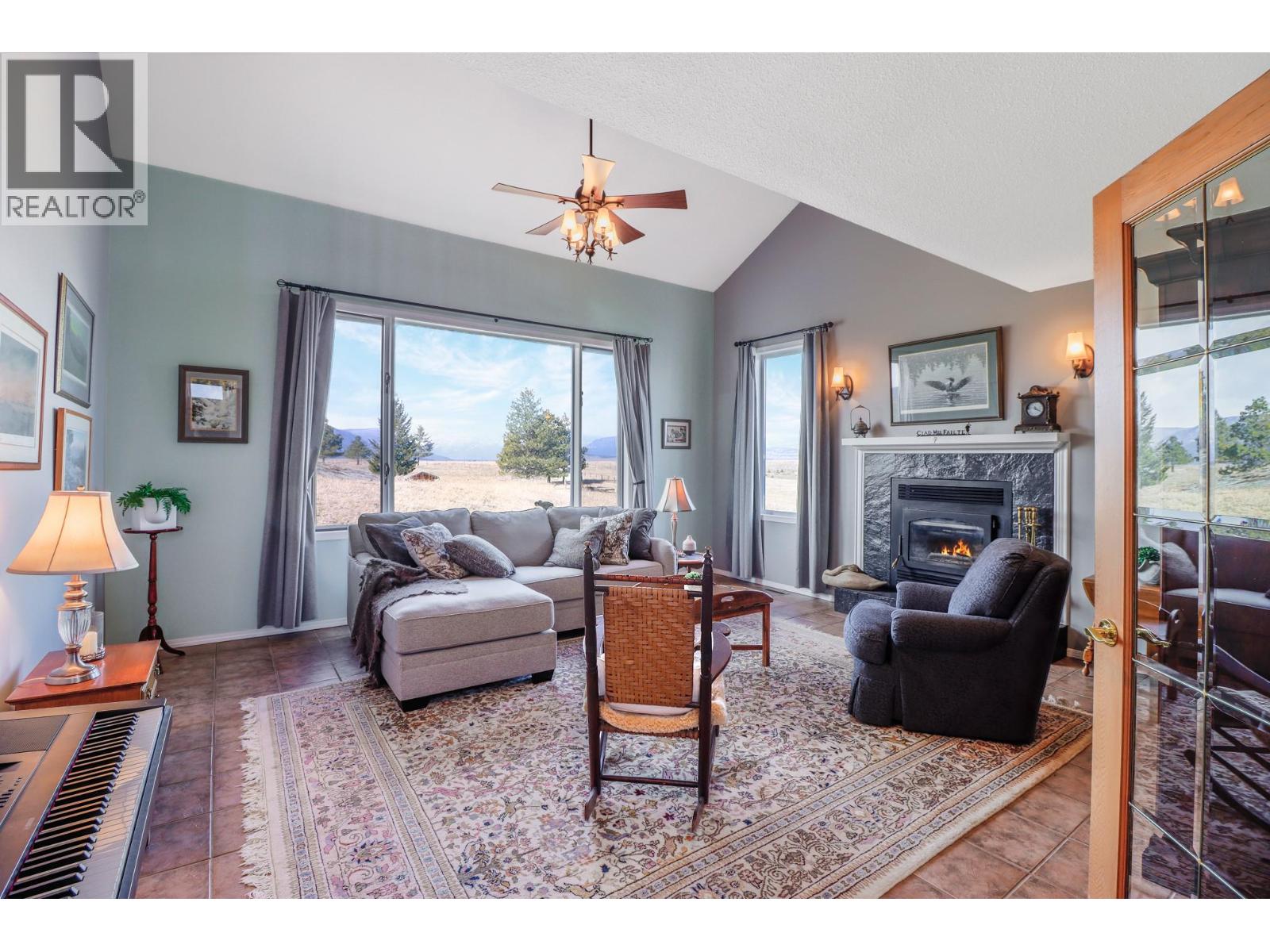 9617 CLEARVIEW Road, Cranbrook