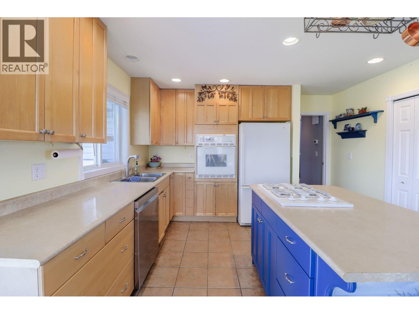 9617 CLEARVIEW Road, Cranbrook