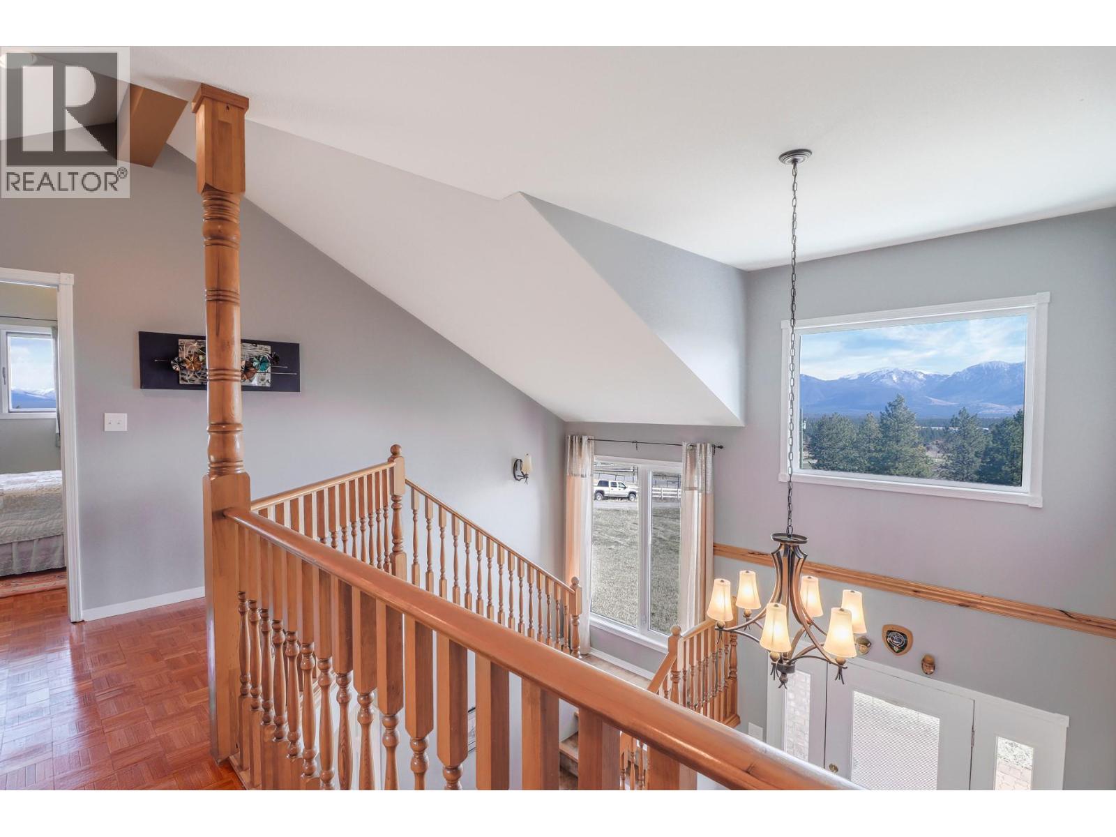 9617 CLEARVIEW Road, Cranbrook
