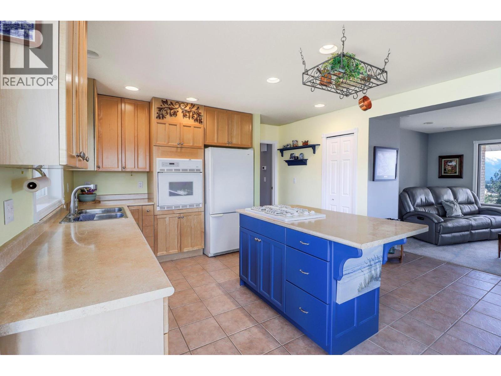 9617 CLEARVIEW Road, Cranbrook