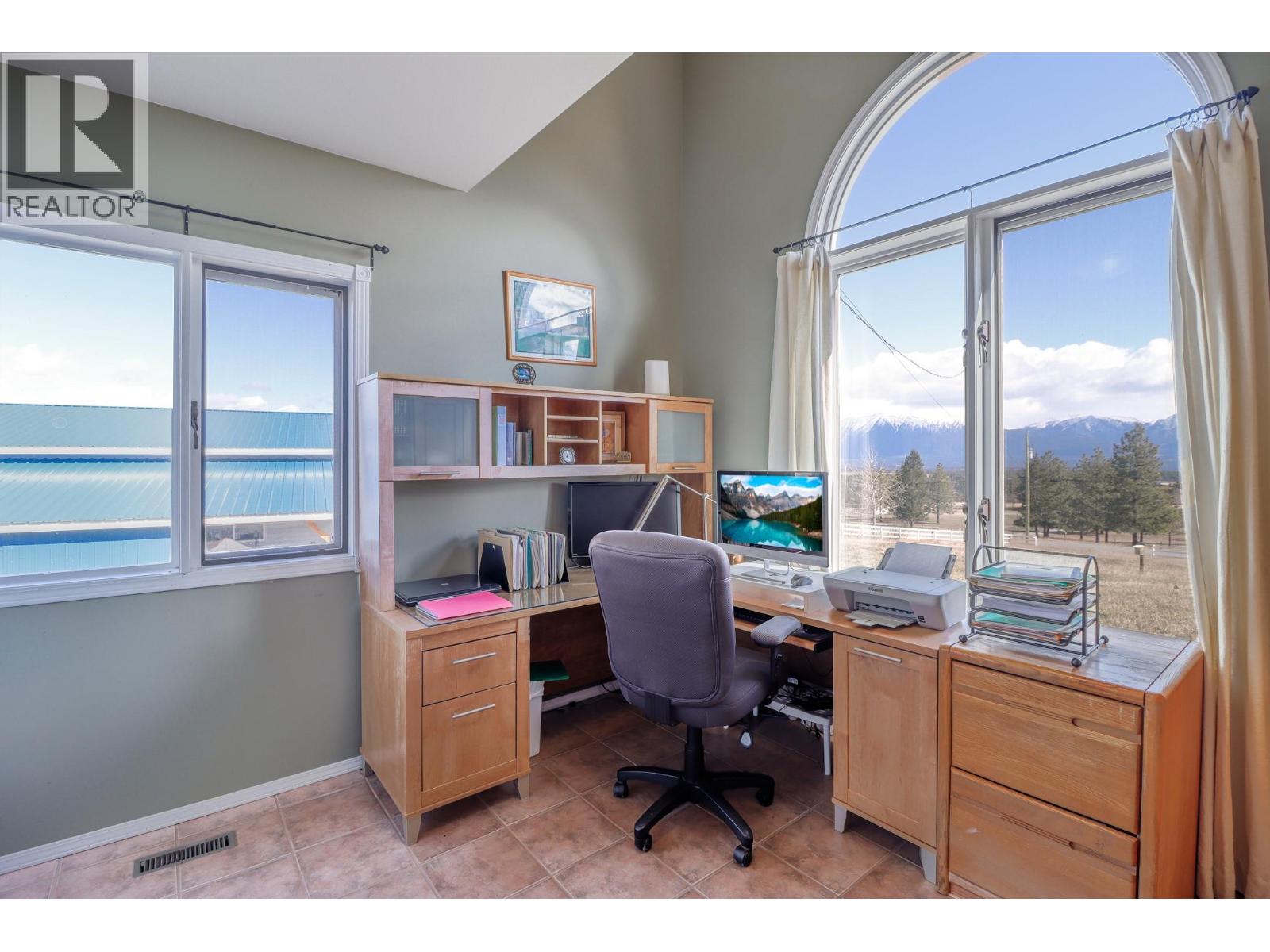 9617 CLEARVIEW Road, Cranbrook