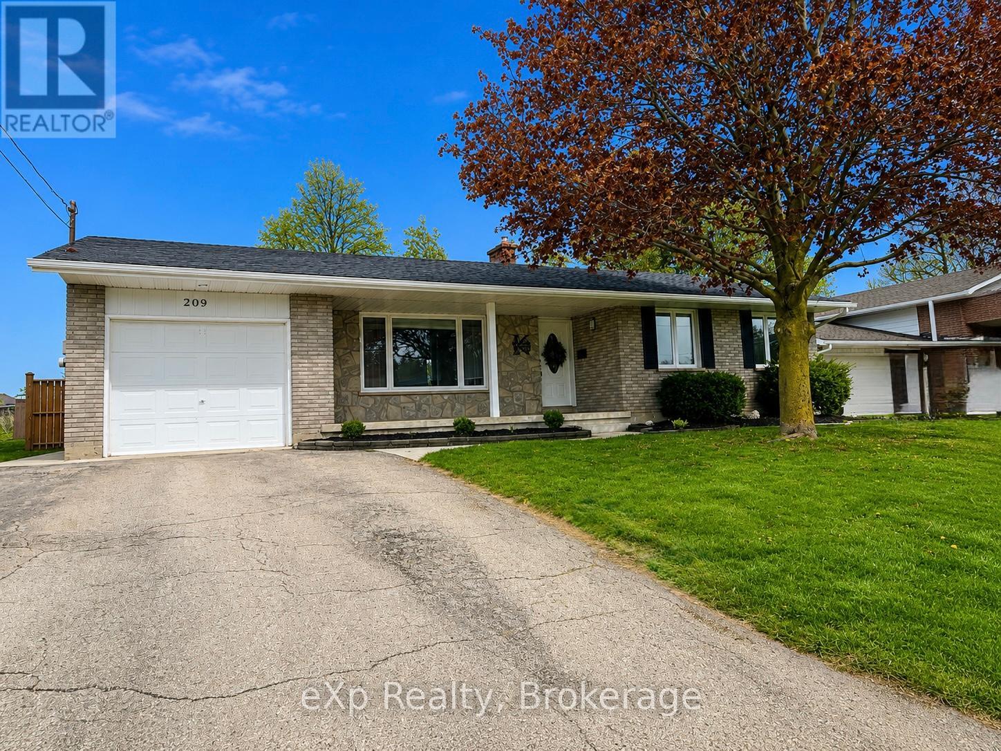 209 15TH AVENUE - 3